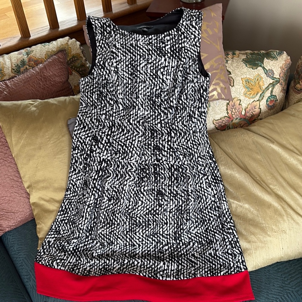 ALYX - petite: Black and White Sleeveless Dress with contrasting blue Red Hem